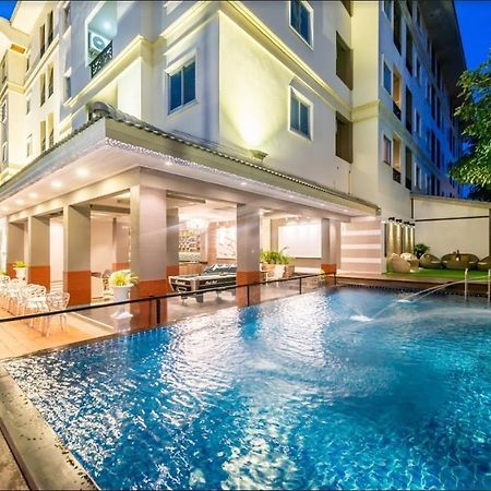 Отель Napheera Royal Tel Ban Khlong Bang Krathiam Экстерьер фото