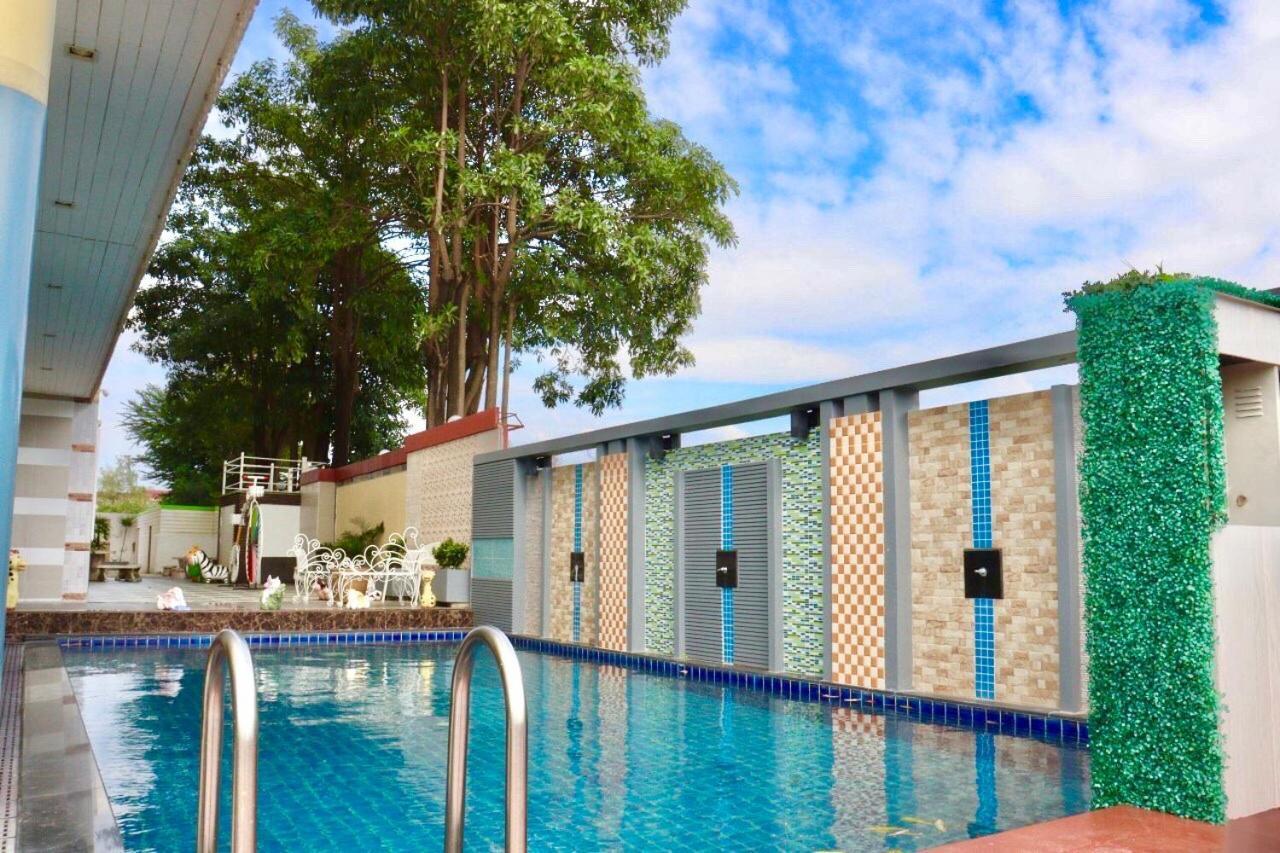 Отель Napheera Royal Tel Ban Khlong Bang Krathiam Экстерьер фото