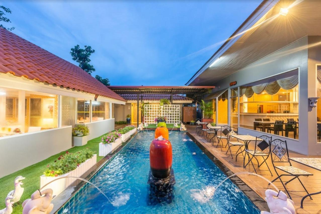 Отель Napheera Royal Tel Ban Khlong Bang Krathiam Экстерьер фото