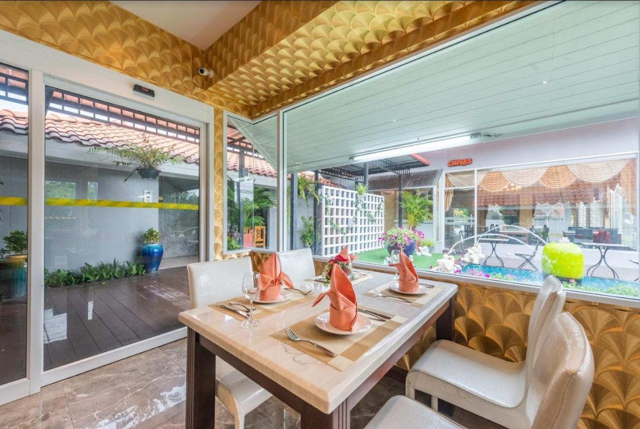 Отель Napheera Royal Tel Ban Khlong Bang Krathiam Экстерьер фото
